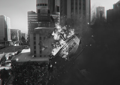 Screenshot en mode photo d'une explosion d'un hélicoptère en ville dans GTAV par le rat graphiste